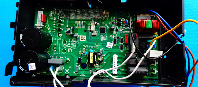 控制器進(jìn)線(xiàn)是三根，出線(xiàn)雜亂多，只要分清很簡(jiǎn)單